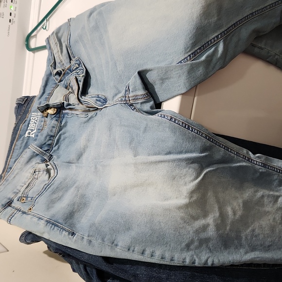 R 1893 Girlfrind Jeans - Picture 2 of 4